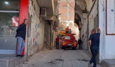 Dar sokaklarda yıkım çalışmaları devam ediyor