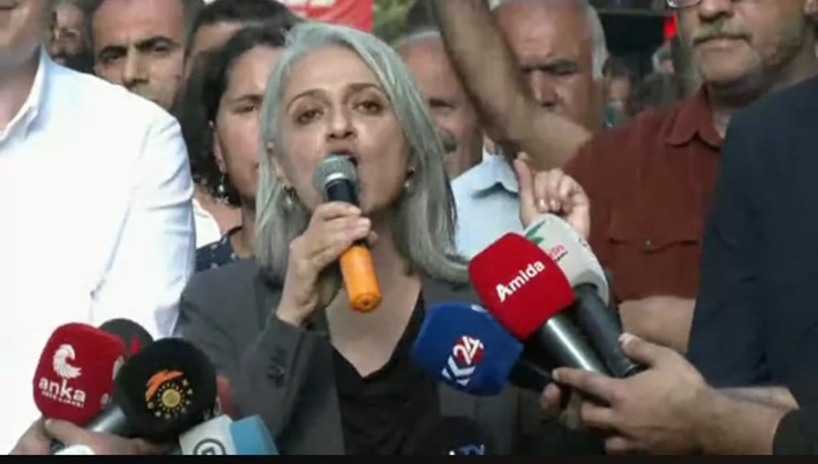 Miting için toplanan DEM Partililer basın açıklaması yaptıktan sonra dağıldı