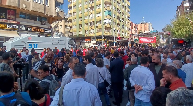 DEM Partililer Miting için toplandı