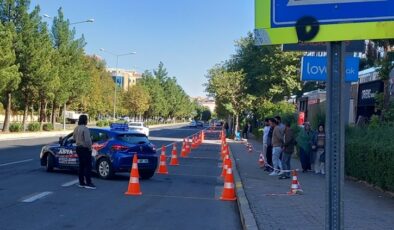 Sürücü adayları becerilerini sergiledi