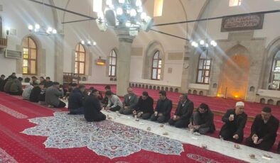 Elazığ’da tarihi camide sabah namazı buluşmaları