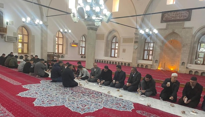 Elazığ’da tarihi camide sabah namazı buluşmaları