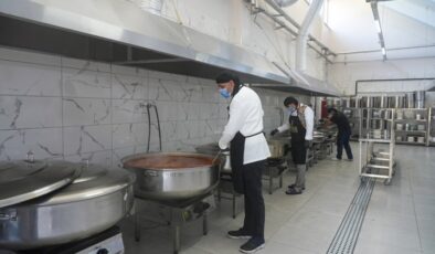 Halk Lokantaları için 5 bin kişiye yemek çıkaracak aşxane kuruldu