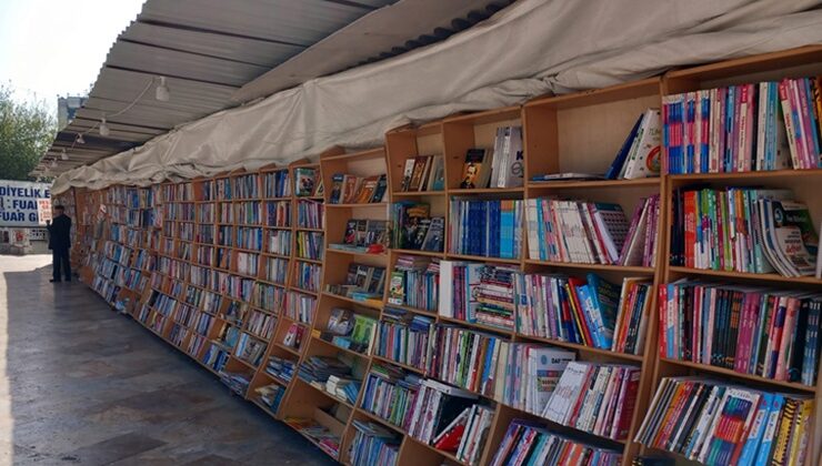 Öğrenci ve kitap tutkunları için ikinci el kitap olanağı
