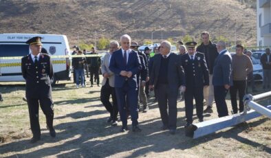 Muş Valisi Ani Çakır tren kazasının olduğu bölgeye gitti
