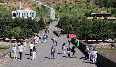 10 bin yıldır yaşamın aralıksız devam ettiği Sur ilçesinde turizm yoğunluğu