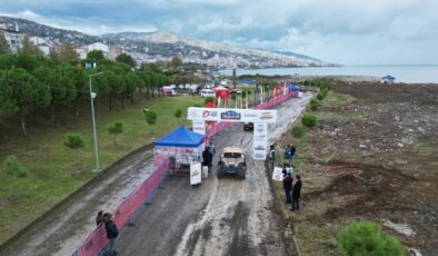 Deniz kenarında yapılan zorlu Off-Road yarışları nefesleri kesti