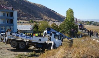 Muş’ta yolcu treni beton pompasına çarptı; 1 ölü, 2 yaralı