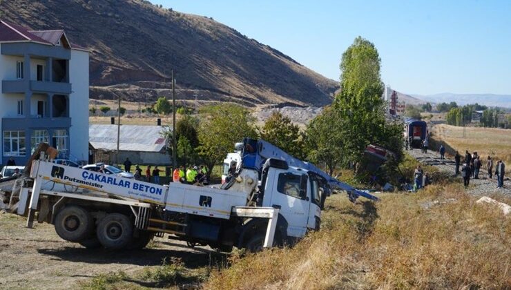 Muş’ta yolcu treni beton pompasına çarptı; 1 ölü, 2 yaralı