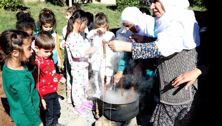 Çocuklar için bağbozumu ve bulamaç etkinliği düzenlendi