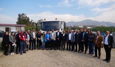 Büyükşehir Belediyesi’nden Samandağ Belediyesi’ne temizlik aracı desteği
