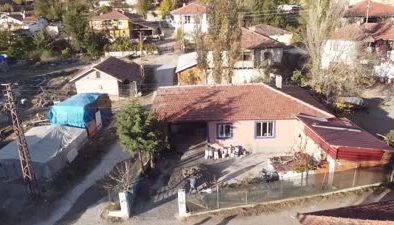 8 kişilik ailenin yanan evini köylüler, 5 günde onararak oturulabilir hale getirdi