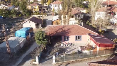 8 kişilik ailenin yanan evini köylüler, 5 günde onararak oturulabilir hale getirdi