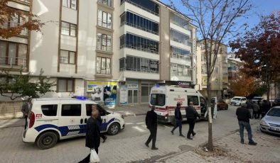 85 yaşındaki adam 4. kattan düşerek yaşamını yitirdi