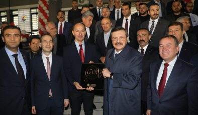 Hisarcıklıoğlu:Türkiye’nin her köşesinde eğitim kalitesini yükseltmek için var gücümüzle çalışıyoruz