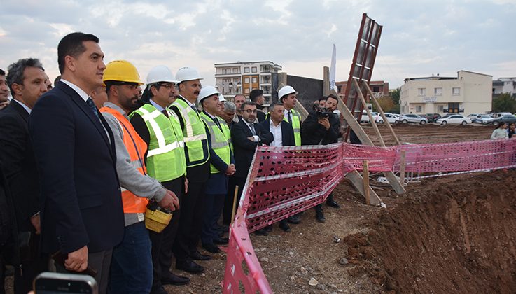 Batman’da “Çivi Çakma ve Beton Dökme Töreni” yapıldı