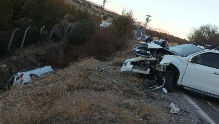 Adıyaman’da otomobil ve kamyonet çarpıştı: 11 yaralı