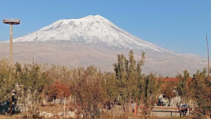 Ağrı dağı, beyaz gelinliğiyle büyüleyici manzaralar sunuyor