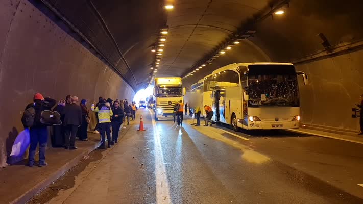Anadolu Otoyolu’nda zincirleme kaza: 14 yaralı