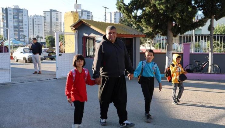 Babasının fedakarlığıyla eğitimde yol alan çocuklar