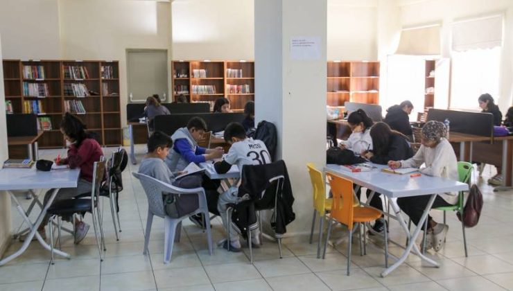 Bağlar’da Halk Kütüphanesi’nde kurslar sürüyor