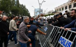 Batman Belediyesi önünde 9 kişi gözaltına alındı