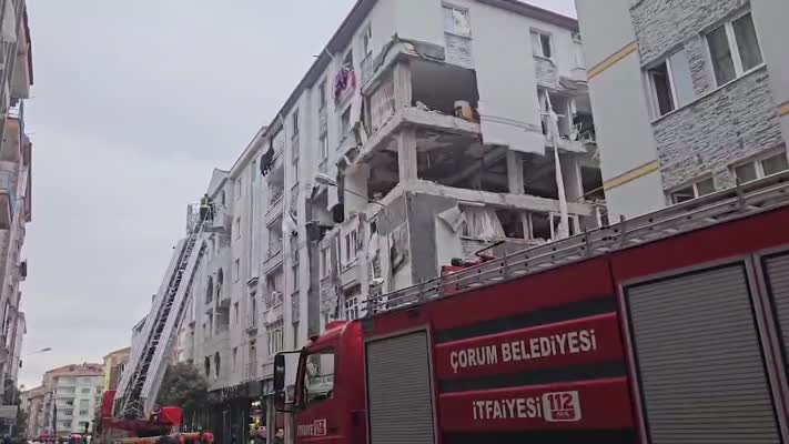 Bir binada patlama meydana geldi