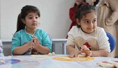 Çocuklar, savaş ve afetlerin olmadığı bir dünyayı resmetti
