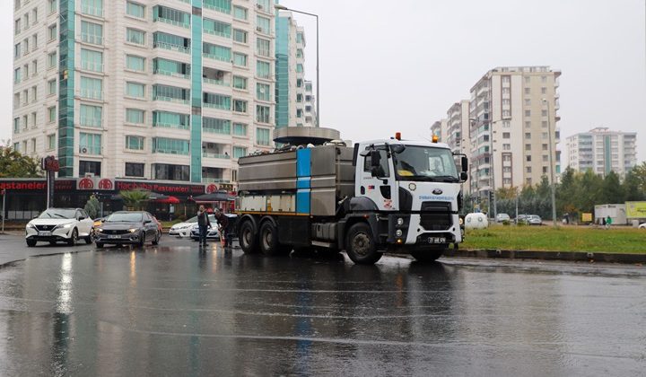DİSKİ’den yağmur mesaisi
