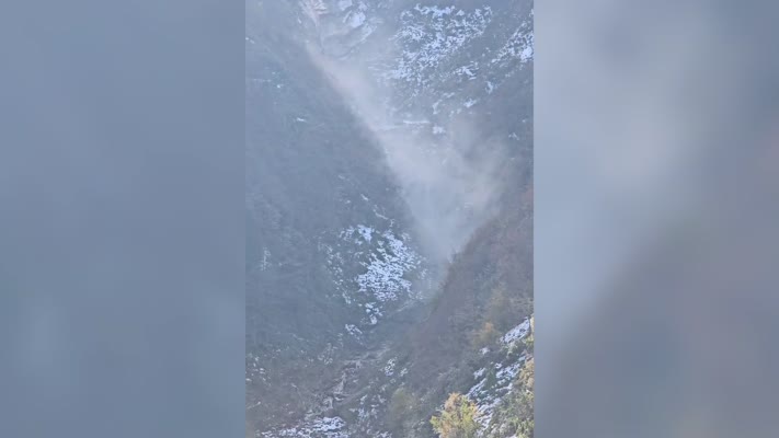 Depremin ardından Ayder Yaylası’nda kayaların kopma anı