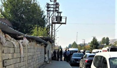 Dicle Elektrik ekipleri, Diyarbakır’da yatırım için gittikleri mahallede engellendi