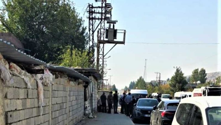 Dicle Elektrik ekipleri, Diyarbakır’da yatırım için gittikleri mahallede engellendi