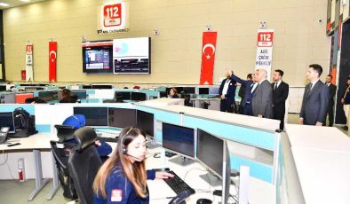 Diyarbakır Valisi Zorluoğlu 112 Acil Çağrı Merkezi’ni ziyaret etti