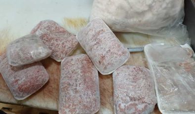 Diyarbakır’da 100 kilo tarihi geçmiş tavuk etine el konuldu