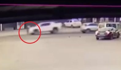 Diyarbakır’da 2 kişiye çarpan araç kamerada