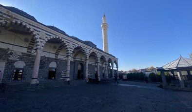 Diyarbakır’da 508 yıllık camide cuma vakti yangın çıktı