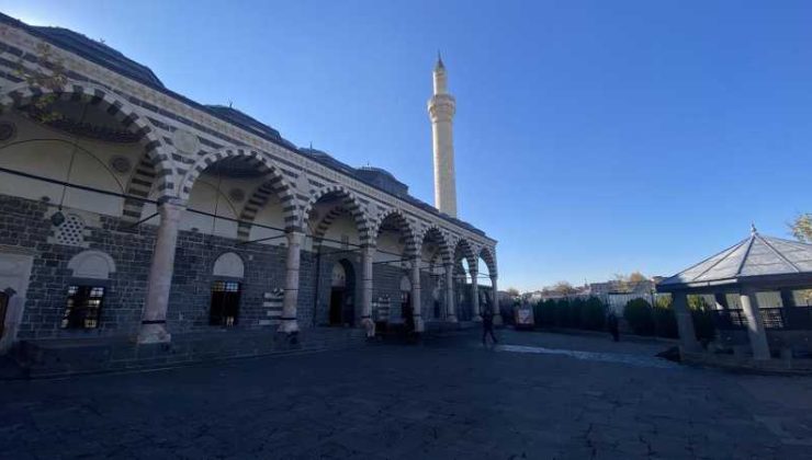 Diyarbakır’da 508 yıllık camide cuma vakti yangın çıktı