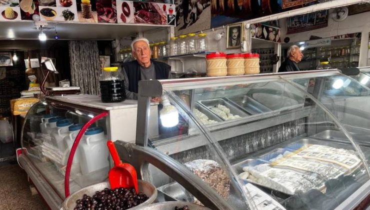 Diyarbakır’da 90 yaşındaki esnafın köy peyniri sevdası