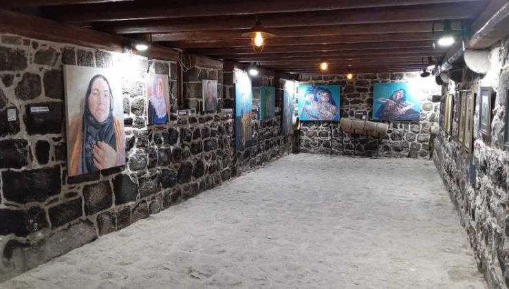 Diyarbakır’da “Yedi Yüz, Bir Şehir” sergisi sanatseverleri ağırlıyor