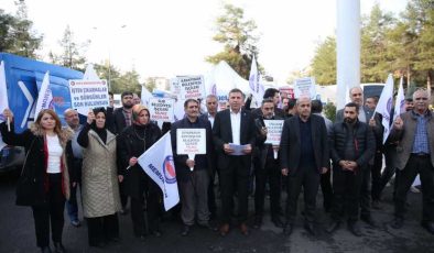 Diyarbakır’da işten çıkarılan işçilerin eylemi sürüyor