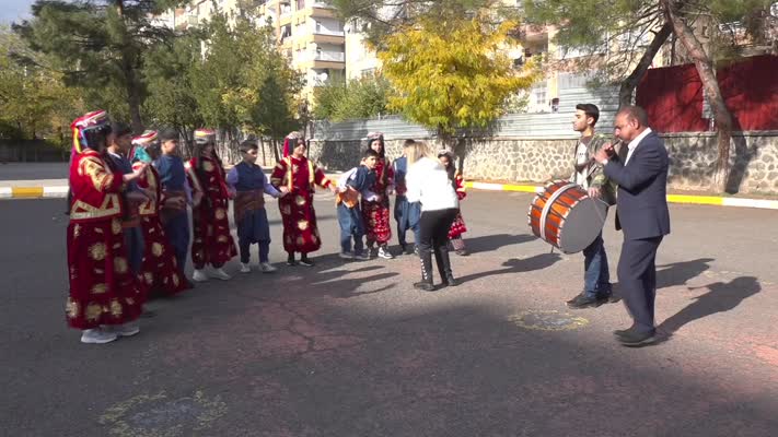 Diyarbakır’da öğrenciler öğretmenleri için sahneye çıkacak