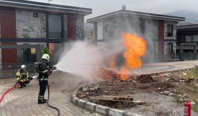 Başiskele’de doğal gaz borusu patladı, alevler yükseldi