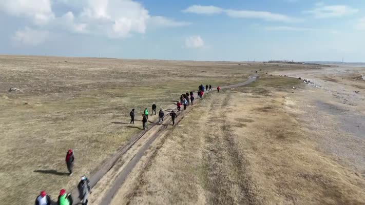 Doğaseverler Arin Gölü kıyısında yürüyüş yaptı