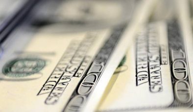Dolar ve euro güne rekor seviyelerde başladı