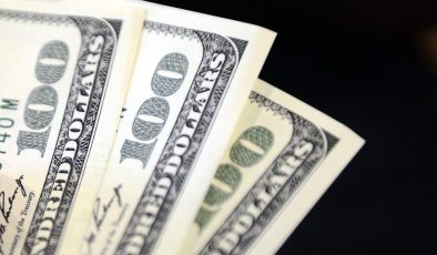 Dolar ve euro serbest piyasada yükselişle güne başladı