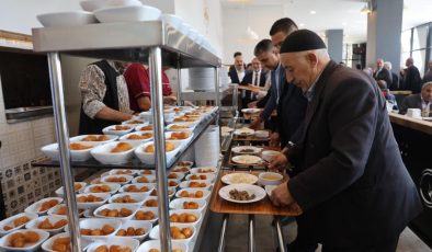 Elazığ’da 4 çeşit yemek 50 liraya Şehir Lokantasında