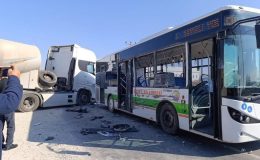 Elazığ’da halk otobüsü ile tır çarpıştı: 6 yaralı