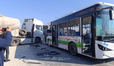 Elazığ’da halk otobüsü ile tır çarpıştı: 6 yaralı