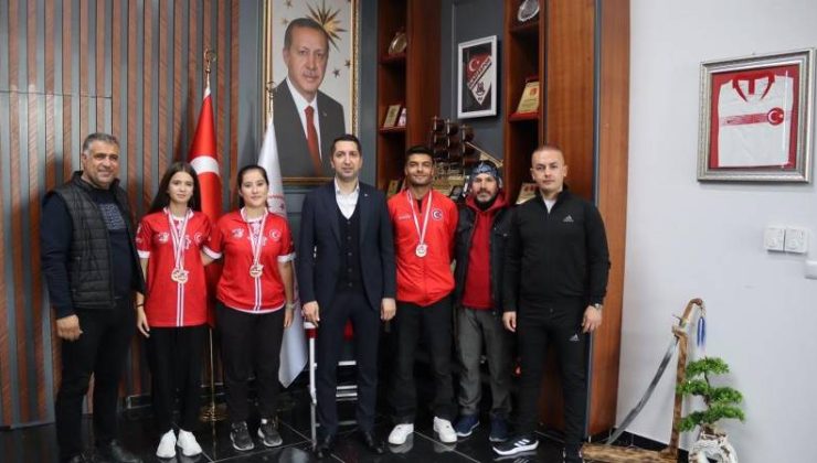 Elazığlı şampiyon sporcular Eren’i ziyaret etti