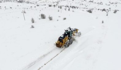 Erzincan’da kar 37 köy yolunu ulaşıma kapattı